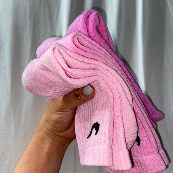 RESTOCK **COPY - 3PACK ALL PINKS 🌸🍬NIKE SOCKS - Picture 4 of 7